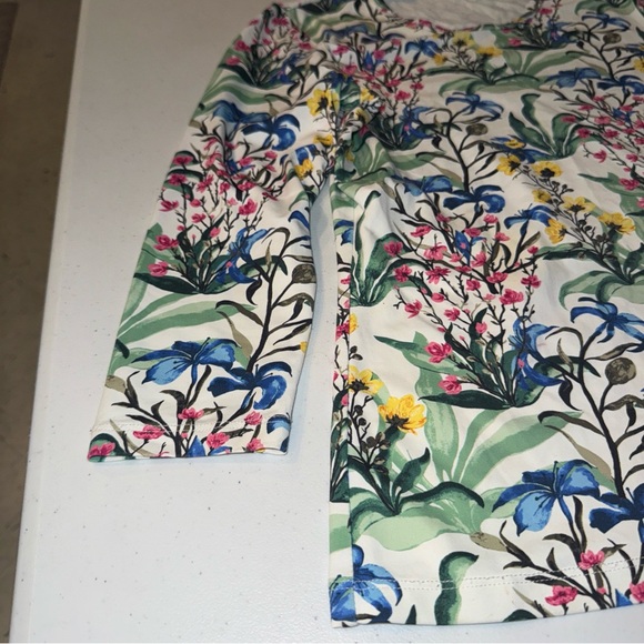 J. McLaughlin Signature Tee Catalina Cloth Top Floral  Nature Size Small - Picture 4 of 10